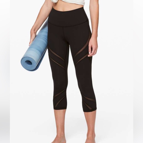 LULULEMON black high rise crop leggings - Picture 1 of 9